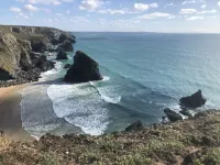Beautiful hand crafted cottage 5 minutes from sandy beach and rugged coastline!