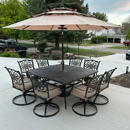 Historic home near lake, parks, shopping and BVU!  Perfect for the holidays!