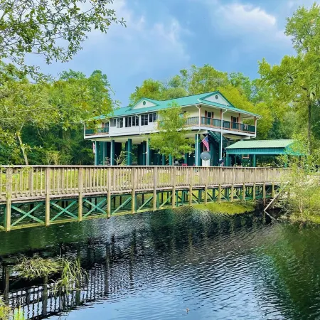 15 ACRE RIVER FRONT CABIN HOUSE ON THE SUWANNEE, WITH SPRING WALKING DISTANCE