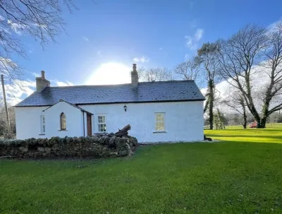 Old Stone Cottage - historical cottage with woodburner, great trails Hotels near Edengrove Presbyterian Church