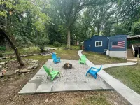 Cozy Cabin w/ Hot Tub, Arcade & Fire Pit Perfect for up to 8 People