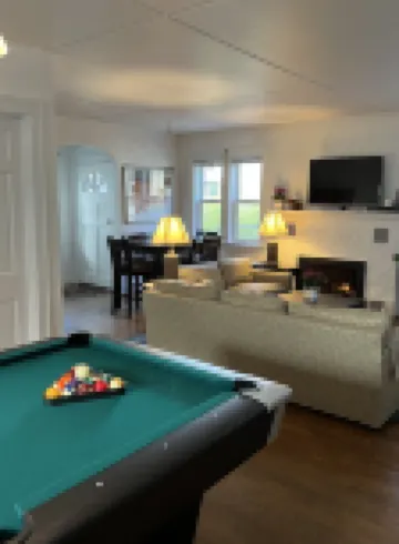 Large,  2-King /2Bath cottage  Pool Fireplace,  pool table, Beach fire pit,