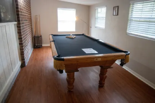 Cozy and Spacious Denton Getaway