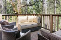 Nestled in the Pinetrees and Close to Yosemite