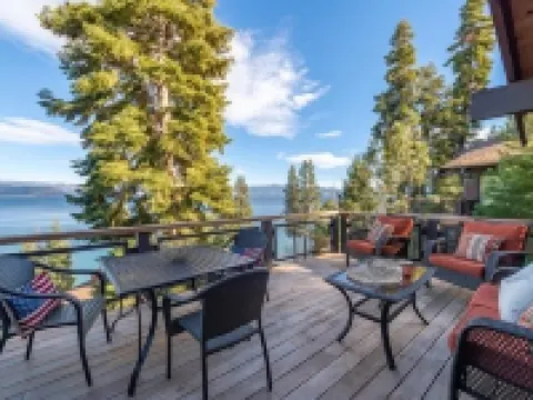 Luxury Re-modeled Lake Front, Stunning Views - Private beaches, piers, hiking Hotels in Dollar Point