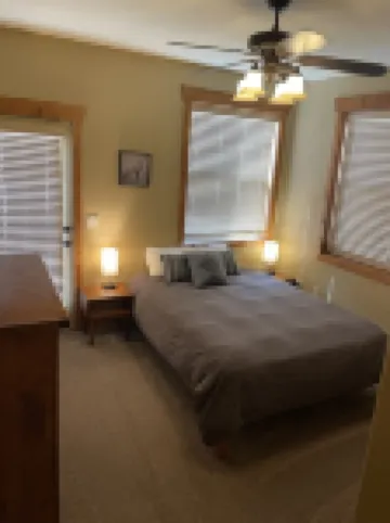 Buffalo Valley - Spacious Condo w/ 1 king bed and 2 queen beds