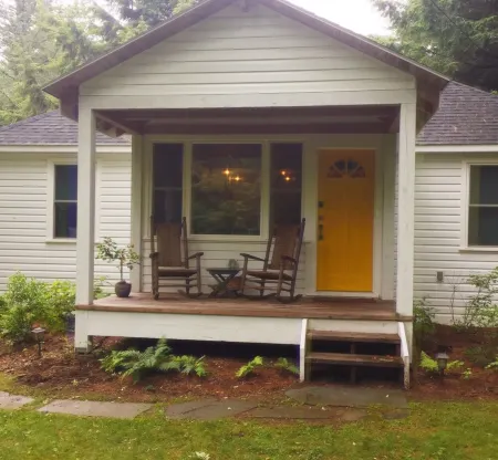Restored 1950s Countryside Cottage Retreat