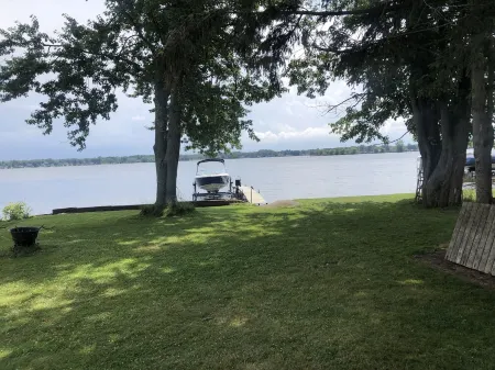 Quiet property on lake Oneida