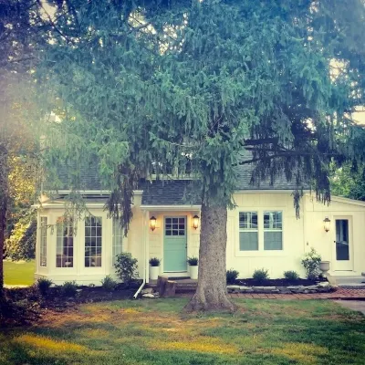 The Sycamore Cottage located in the Amish Country. Minutes to local attractions