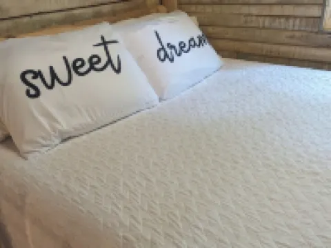 Luxury Romantic Retreat w/ Hot Tub, Cabin in Woods, Winter Wonderland w/Firepit Hotels in Washington Township