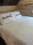 Luxury Romantic Retreat w/ Hot Tub, Cabin in Woods, Perfect for Special Occasion
