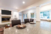 Wooded OasisA Modern & Cosy MIL Suite with a Private Hot Tub & Pool.