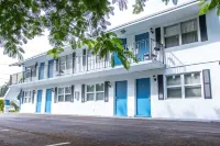 Modern Condo  Walk to Restaurants & Shops, Bike to Beach, Beach Chairs & Bikes