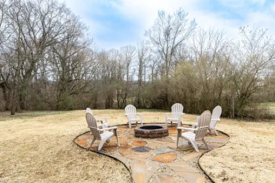 Cozy Cottage by the Clinch River