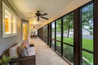 The Live Oak Haus (Sleeps 19) - 6 Bed | 6 Bath | Pool + Hot Tub + Fire Pit