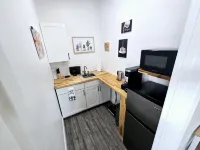 Private apt, king bed, full kitchen, huge shower. Hotels in Port St. Lucie