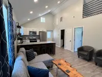 Fully Renovated Cottage - Minutes from Appalachian Trail & Carvins Cove Hotels in Catawba