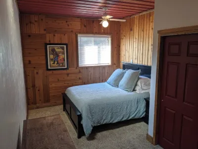 Annie Oakley's Outpost - Large 1-Bedroom in the Heart of Challis