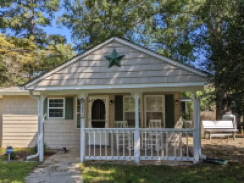 Big Mama's Lakeside Cottage Lake Marion Hotels in Clarendon County