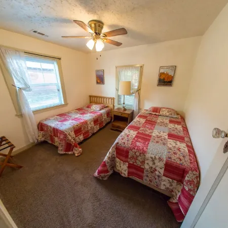 Historical 1930 Country Charmer, Peaceful Property, 9 miles to Bryce Canyon