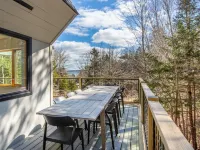 Boothbay area -- Newly renovated, near ocean, short drive to Botanical Gardens Hotels in Southport