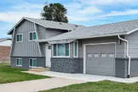 ᨒStylish 4BR / Movie Lounge / 10 min to Ft Carsonᨒ Hôtels à : Stratmoor