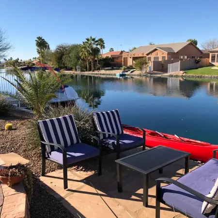 Resort Living! Quiet Lakefront Home. Pool, large shaded patio, fishing, sleeps 9