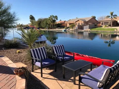 Resort Living! Quiet Lakefront Home. Pool, large shaded patio, fishing, sleeps 9