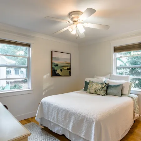 Fairhope Downtown Cottage Sleeps 10  "Walk to Town" Lots of Parking and Garage