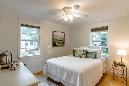 Fairhope Downtown Cottage Sleeps 10  "Walk to Town" Lots of Parking and Garage