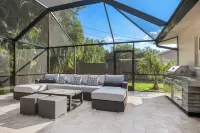 Naples Dream Escape 4BR Home, heated pool, 10min from Beach - Villas