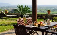 Country Villa - exclusive panorama - excellent location for Pistoia, Florence and Lucca