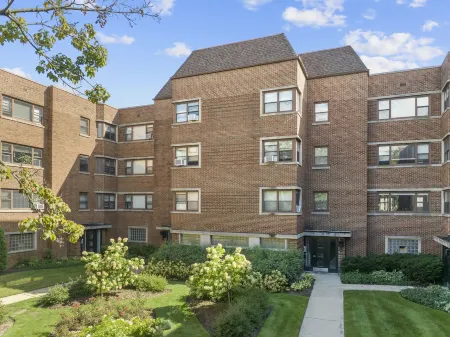 Modern Spacious New Renovation 1BR Evanston Отели в г. Эванстон