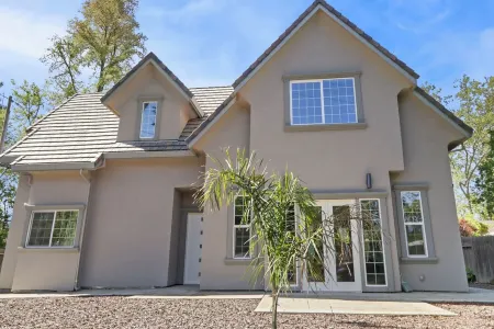 The Salma Plan: 4BR, 3.5BA, 2600 Sq Ft, Near Campus