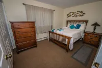 Close To All Amenities. Professionally Decorated And Cleaned. Quiet.