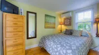 Charming 1-bedroom condo in East End of Provincetown with parking. Hotel a Provincetown