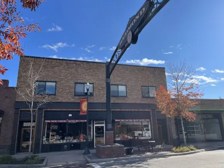 Amazing Industrial Studio Loft Apartment in Downtown Redmond