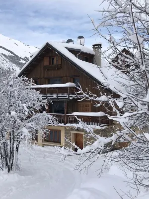 Chalet Valloire -appartement 4 Étoiles 7pers au Pied des Pistes Hotels near Galibier-Thabor