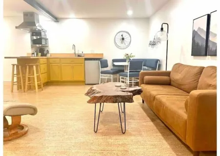 Great location, newly-finished, bright 1-bedroom