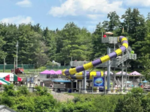 15 Miles from Windham Ski Mountain  Cozy Getaway Cottage: King Bed Game Room カイロのホテル