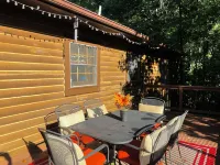 Escape to Paradise: Breathtaking Log Cabin with Panoramic Mountain Views