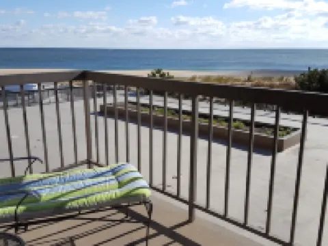 Magnificent Ocean Front. Beautiful Five-Star. Perfect, Quiet Get-Away. Hotels in Bethany Beach