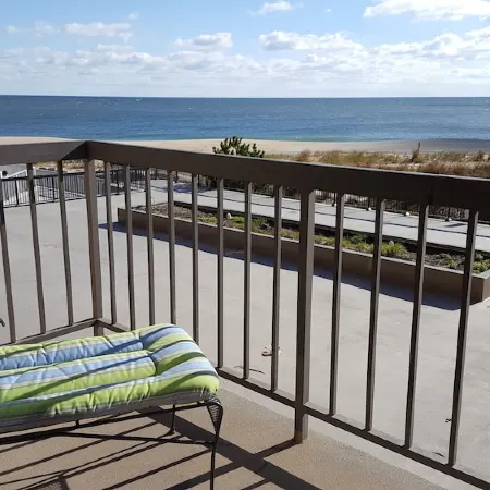 Magnificent Ocean Front. Beautiful Five-Star. Perfect, Quiet Get-Away.