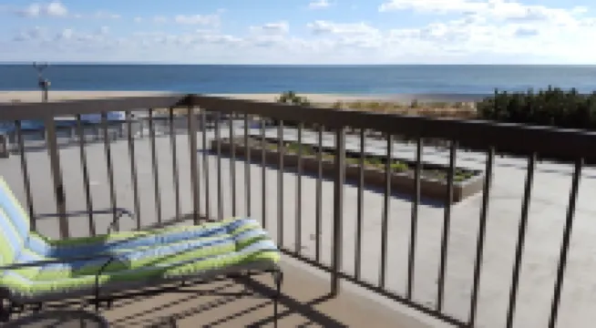 Magnificent Ocean Front. Beautiful Five-Star. Perfect, Quiet Get-Away.
