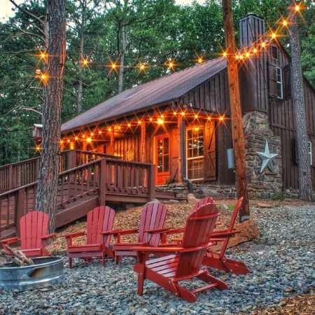 3Br Cabin, Hot Tub, Mountain View, Firepit, Playset, Pets OK, Sleeps 8