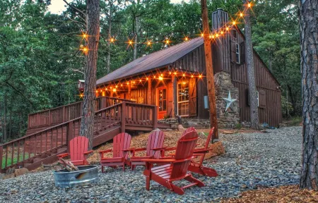 Bison Ridge Resort 3BR Cabin on 17 acres w hot tub and firepit, pets OK