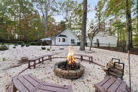 FullyFenced/PetFriendly/BBQ/Fire-pit/DT-Waxhaw/The Bowl-20Mins/Waverly-12Mins