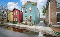 Updated Historical apartment close to a park and two blocks from the best dining