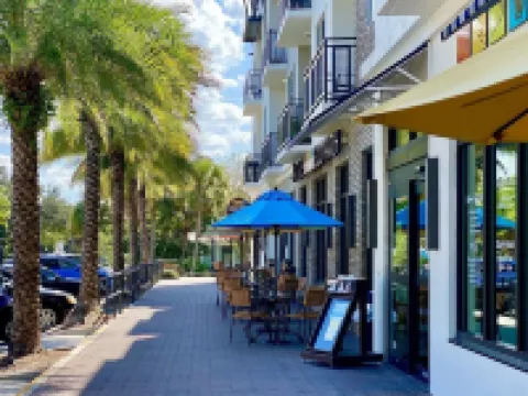 Dunedin Resort with 2 Pools, Hot Tub, Tiki Bar & Restaurant. Book Now !