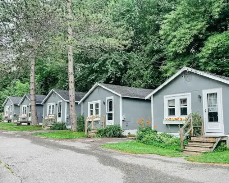 MaineStay Cottage #2 Bangor/Hampden close to town 漢普登酒店
